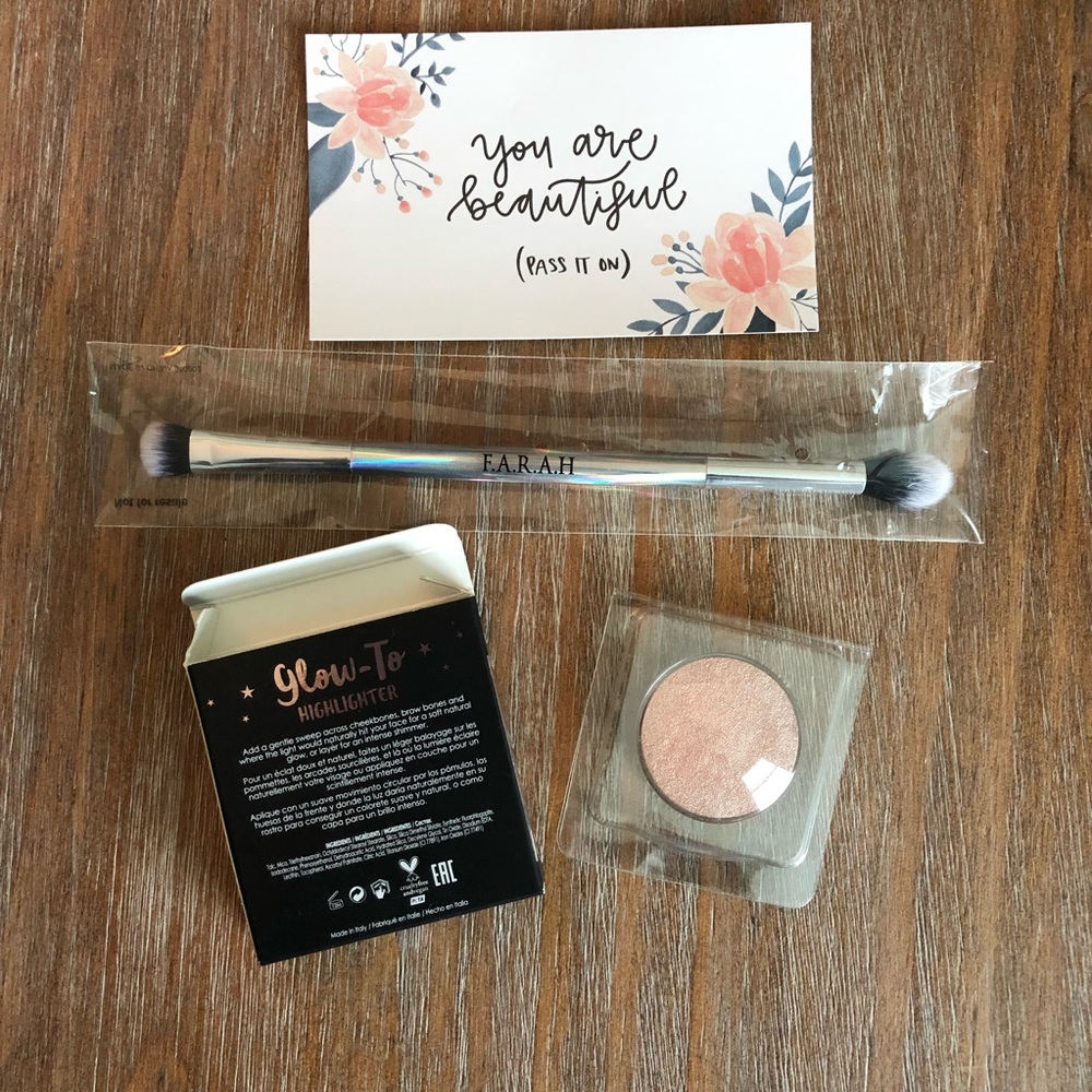 ๐ฟHP๐ฟf.a.r.a.h Brush&Ciate Glow to Highlighter - Picture 5 of 8